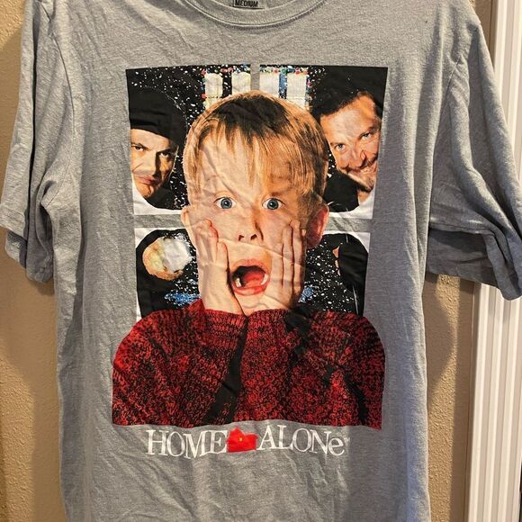 Home Alone Men’s Medium Shirt - Picture 10 of 10